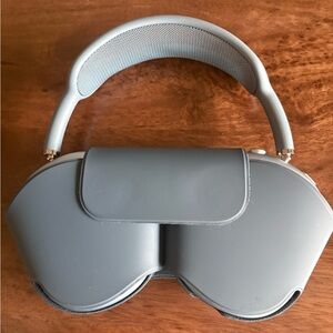 Apple AirPod Max in Blue